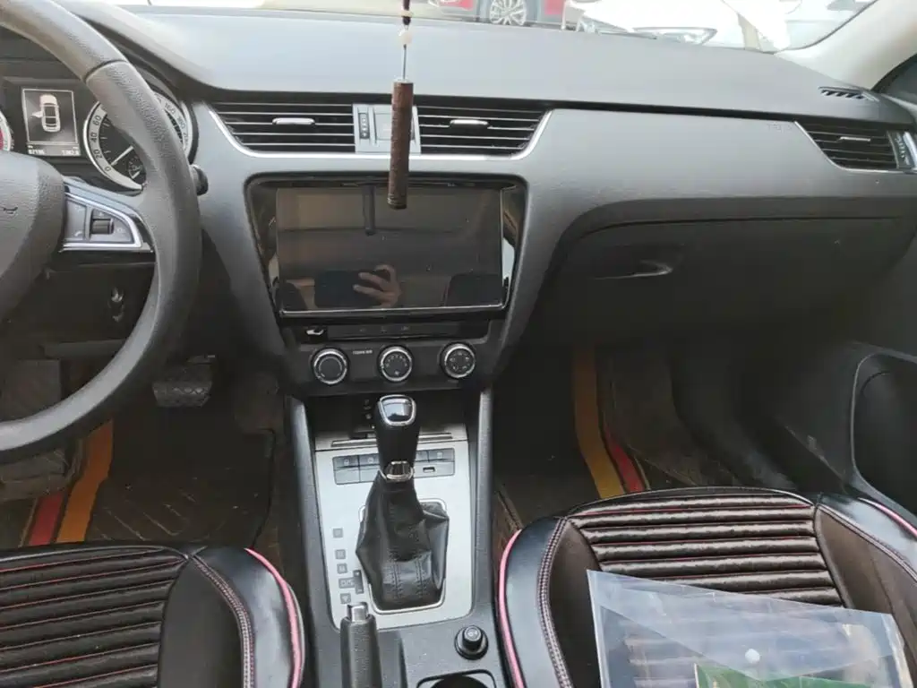 Skoda Octavia 2019 — фото 13