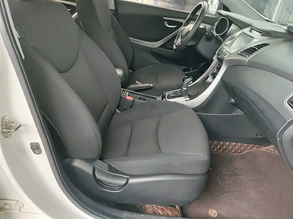 Hyundai Elantra Langdong 2017 — фото 25