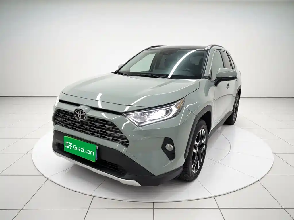 Toyota RAV4 2021 — фото 1