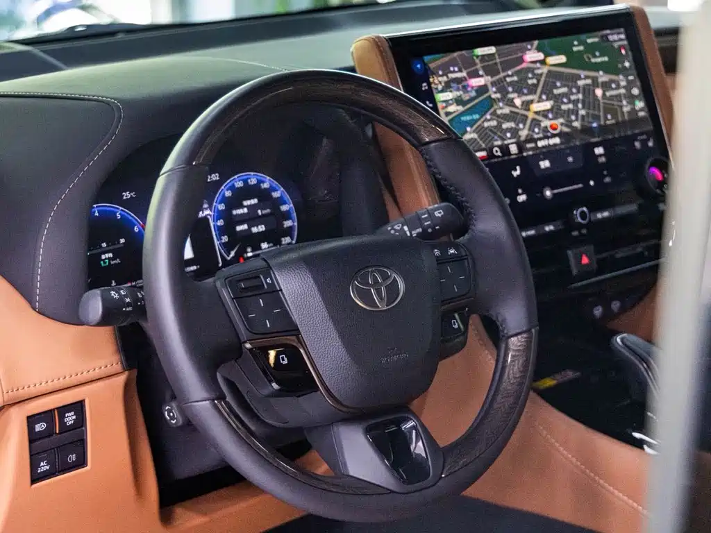 Toyota Alphard — фото 4