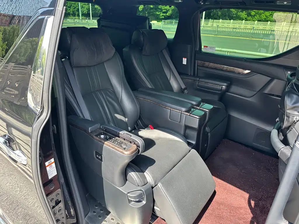 Toyota Alphard 2022