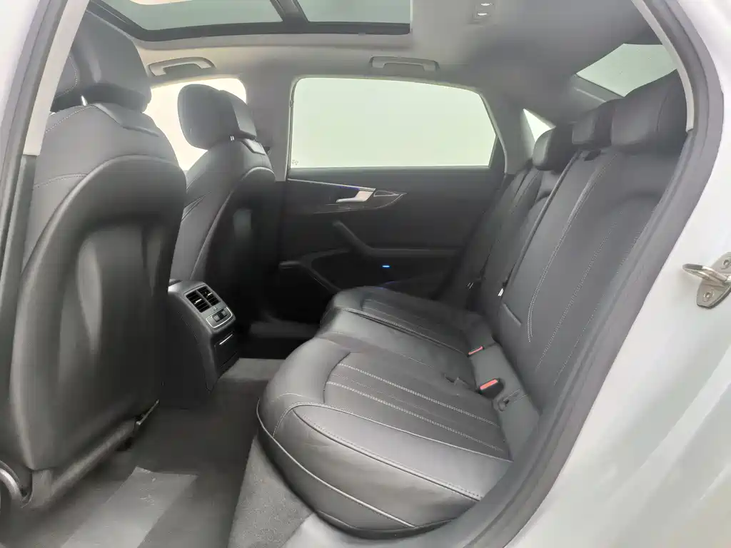 Audi A4L 2021