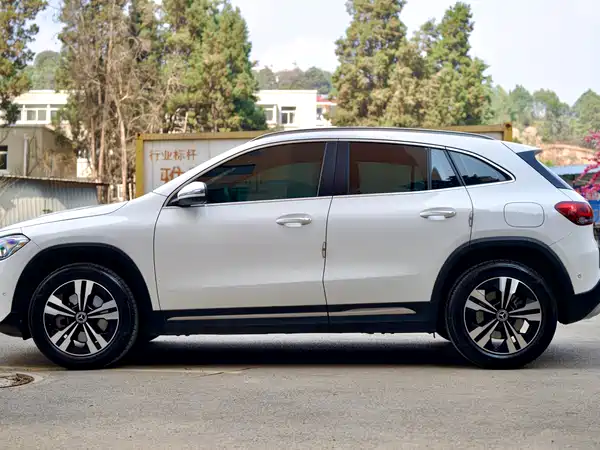 Mercedes-Benz GLA 2023