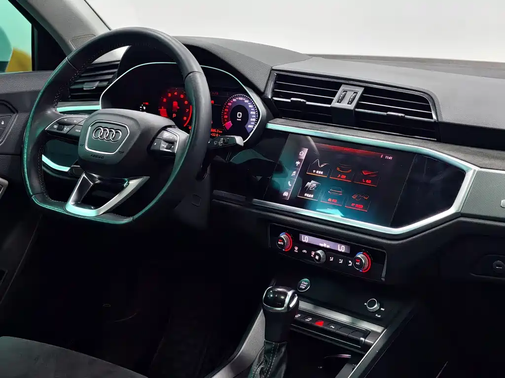 Audi Q3 2020 — фото 13