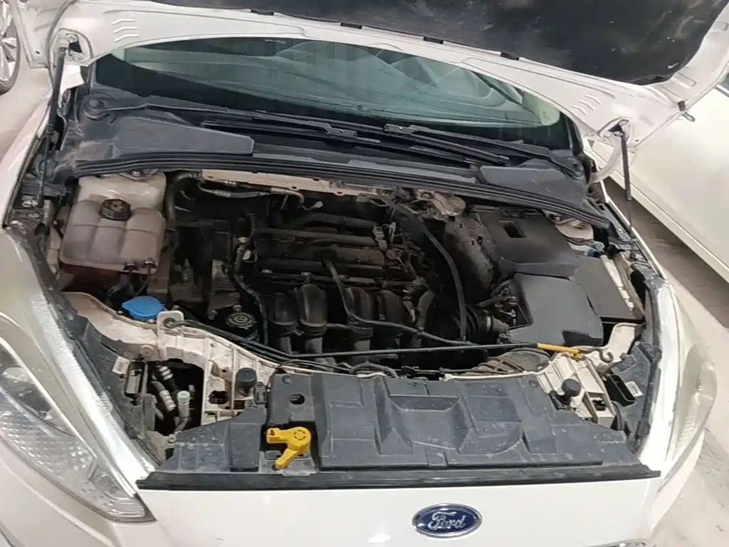 Ford Focus 2015 — фото 20