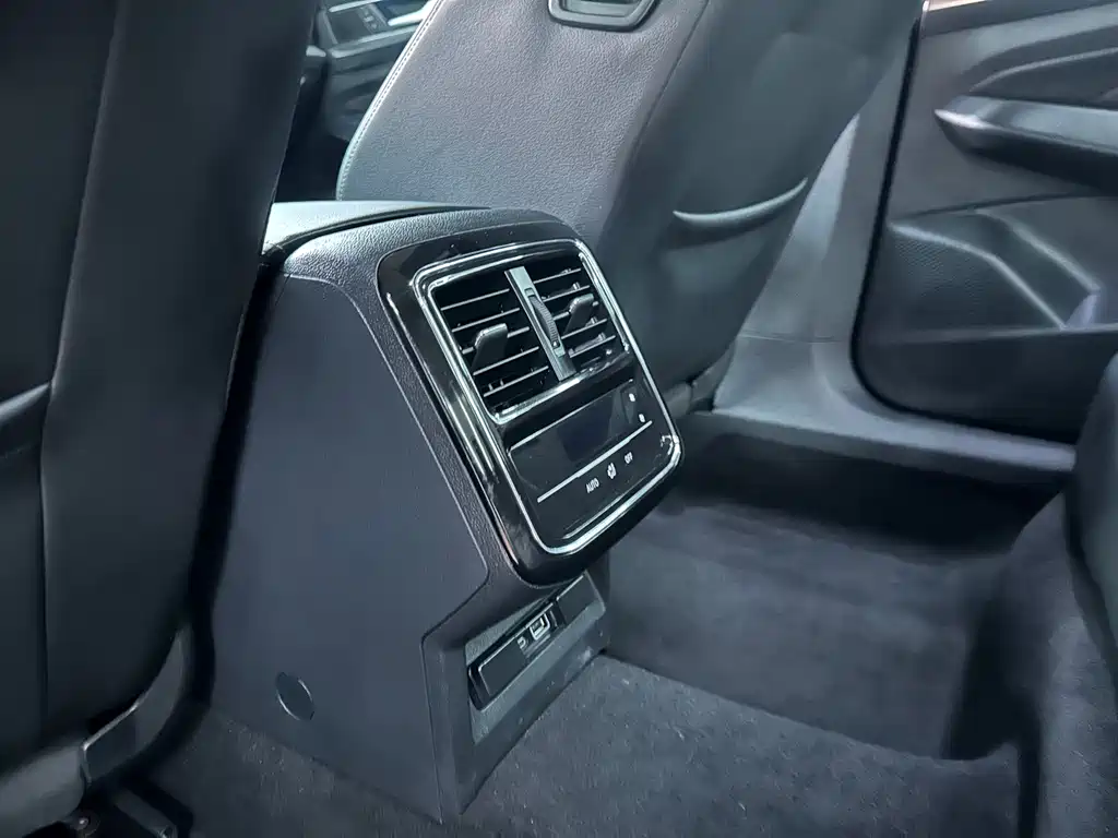 Volkswagen Passat 2023 — фото 10