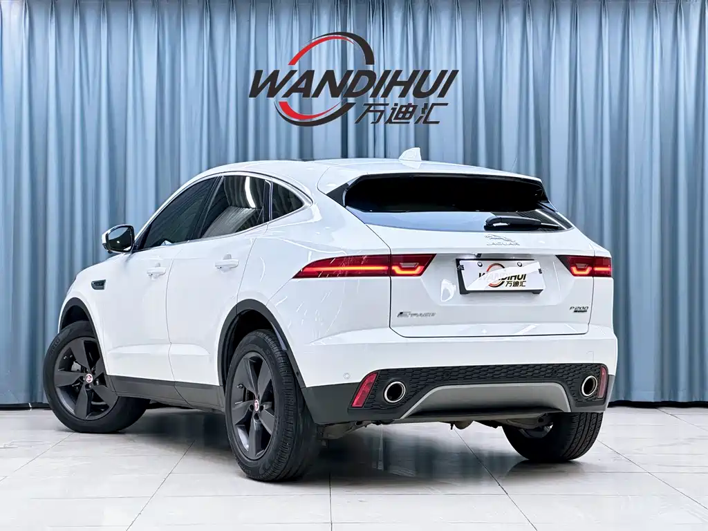 Jaguar E-PACE 2020 — фото 20