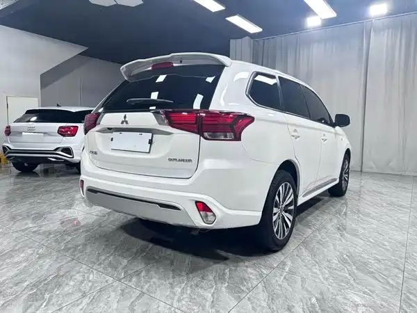 Mitsubishi Outlander 2023