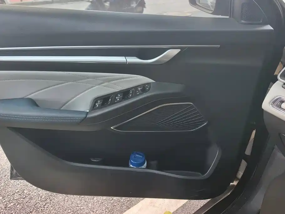 Geely Emgrand 2023