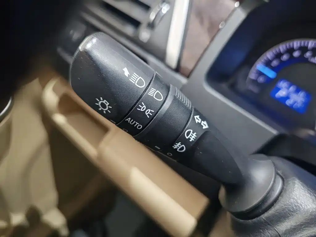 Toyota Camry 2015 — фото 20