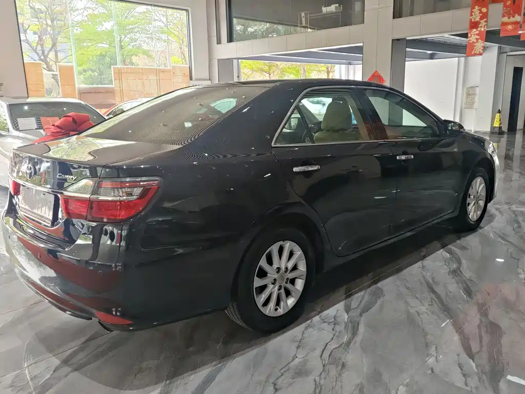Toyota Camry 2015 — фото 31
