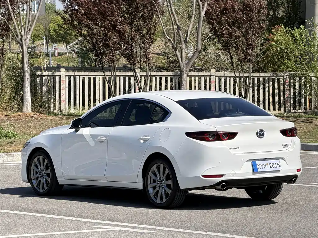 Mazda 3 Axela 2022 — фото 22