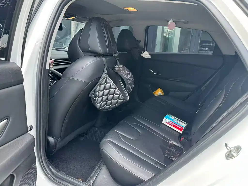 Hyundai Elantra 2022