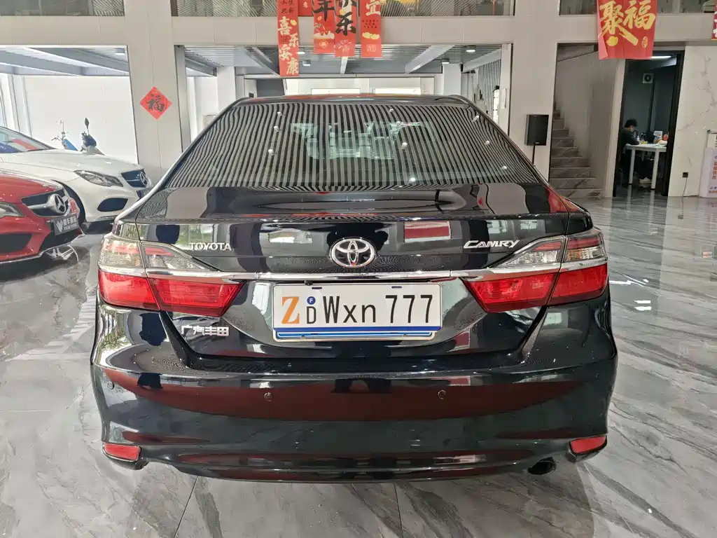 Toyota Camry 2015 — фото 30