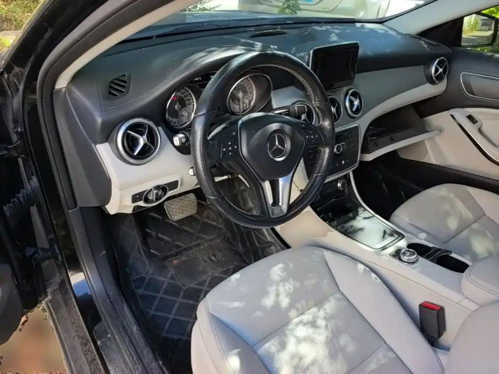 Mercedes-Benz GLA 2015 — фото 16