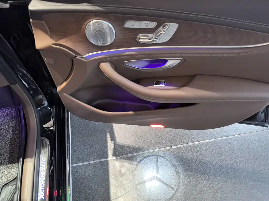 Mercedes-Benz E-Class 2020 — фото 15