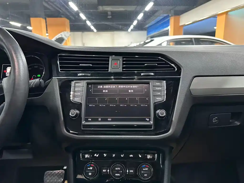Volkswagen Tiguan L 2018 — фото 11