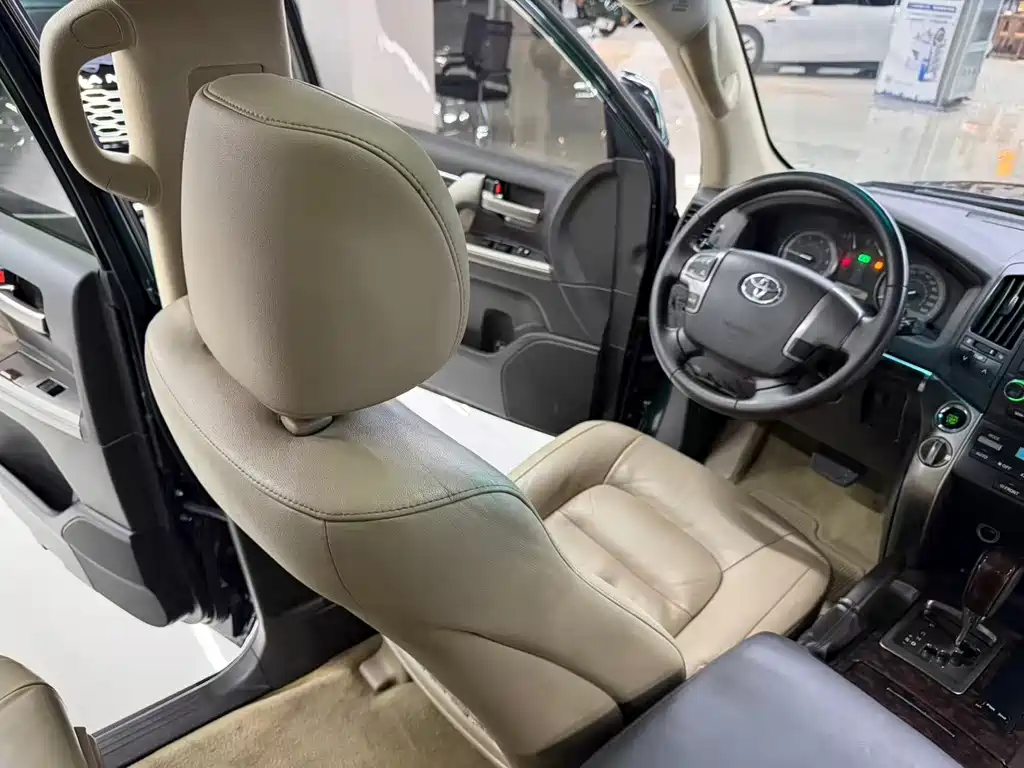 Toyota Land Cruiser 2011 — фото 13