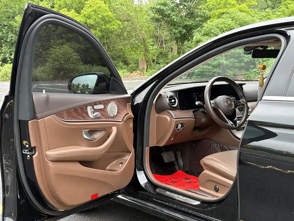 Mercedes-Benz E-Class 2023 — фото 8