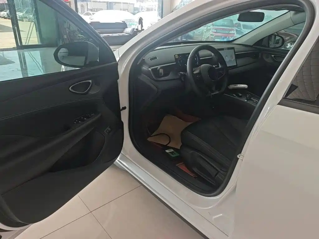 BYD Seal 05 DM-i 2025 — фото 16