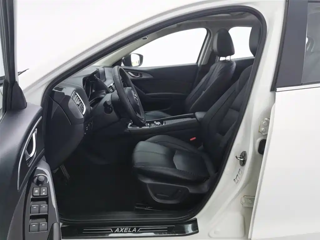 Mazda 3 Axela 2018 — фото 10
