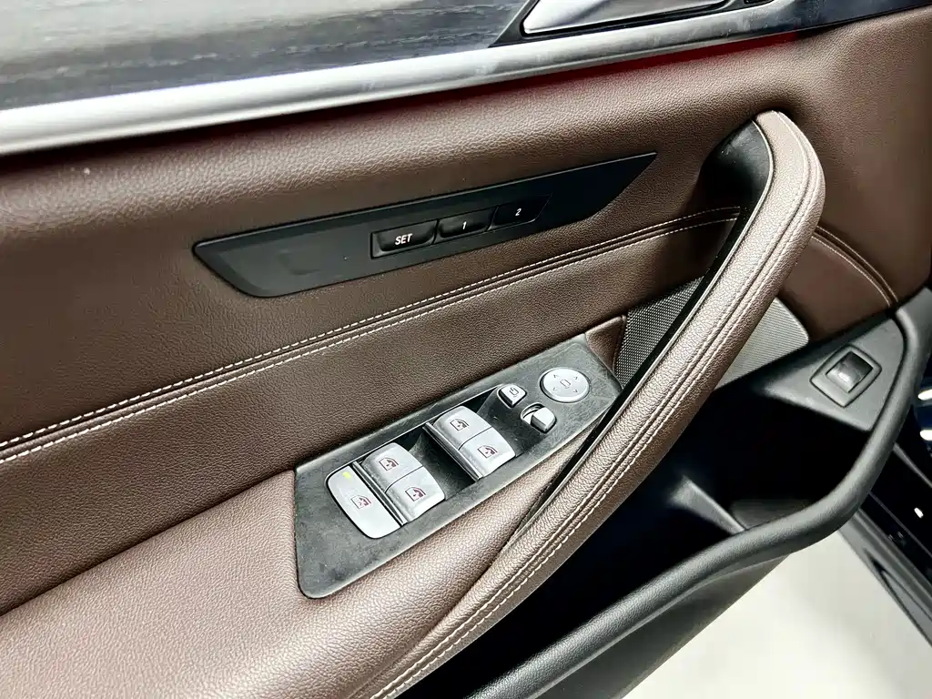 BMW 5 Series 2024 — фото 14