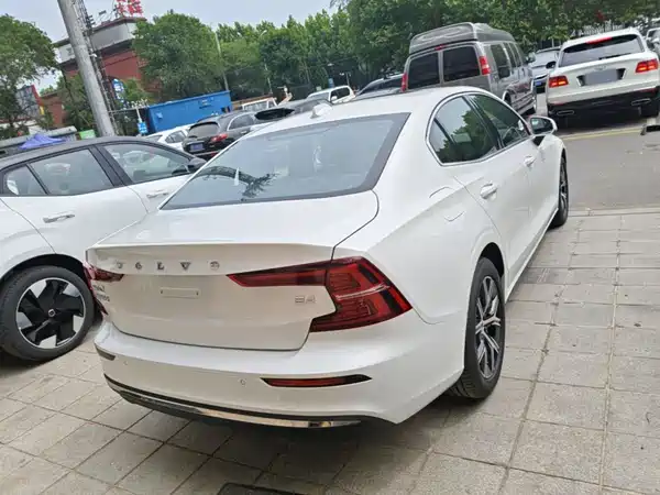 Volvo S60 2025
