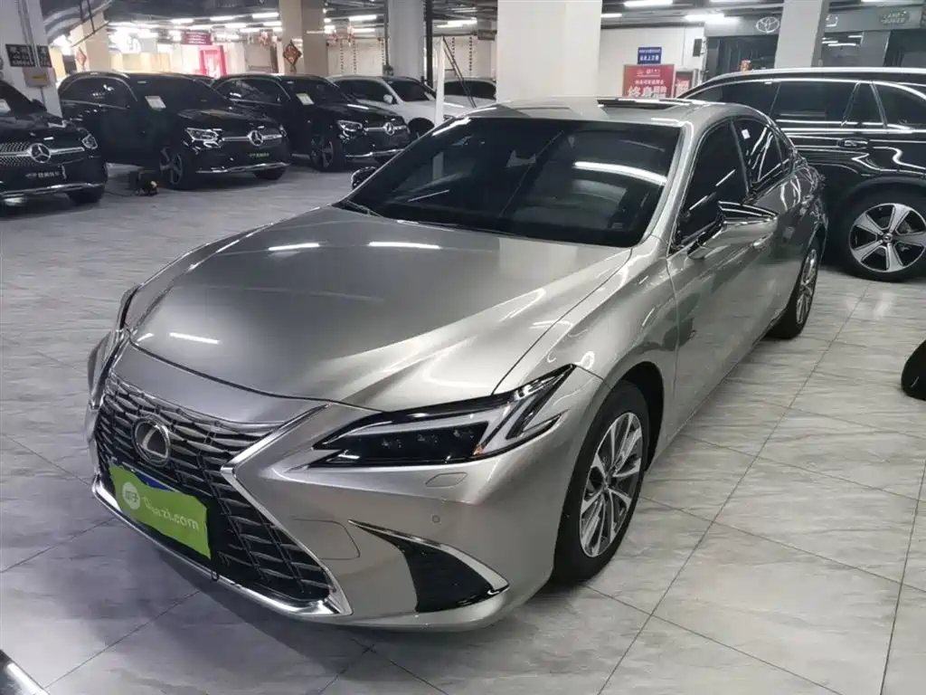 Lexus ES 2025 — фото 1