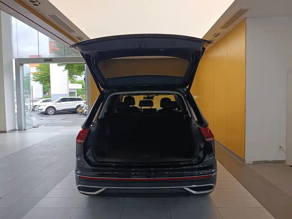 Volkswagen Tiguan L 2022 — фото 27