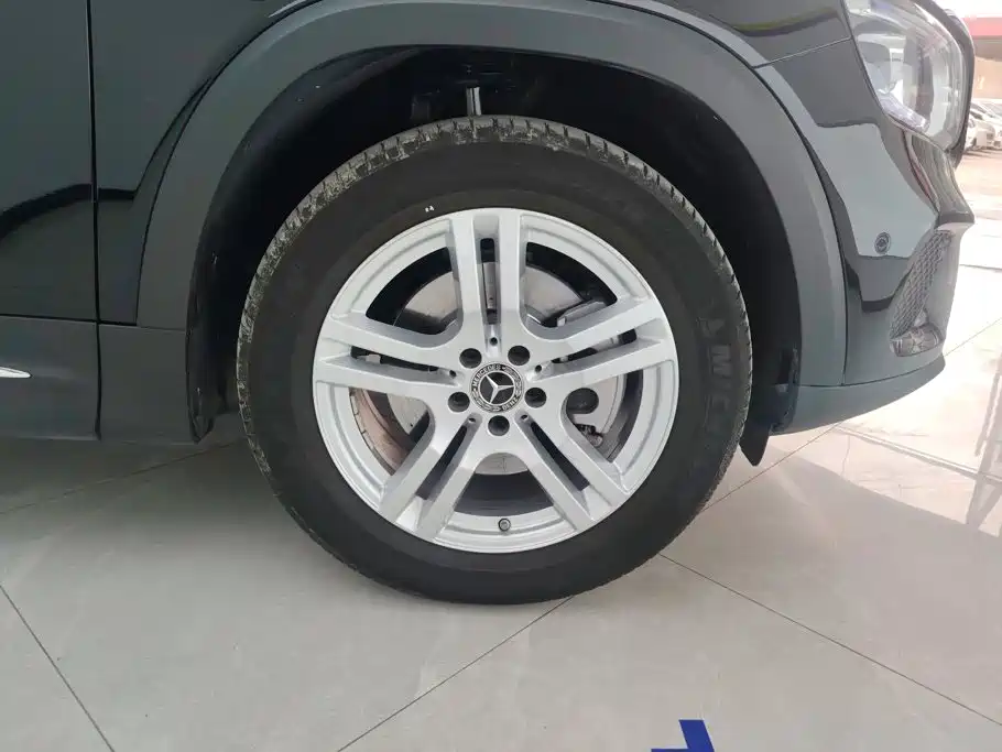 Mercedes-Benz GLB 2023