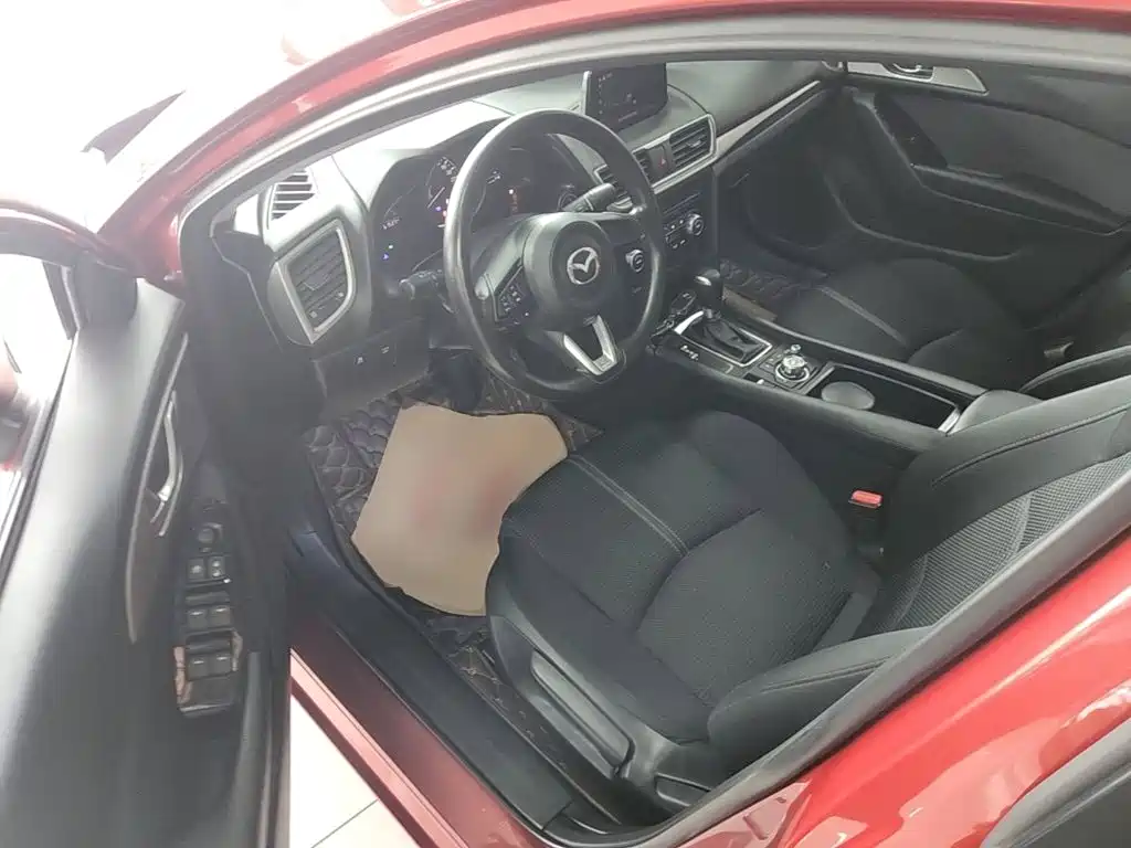 Mazda 3 Axela 2018 — фото 16