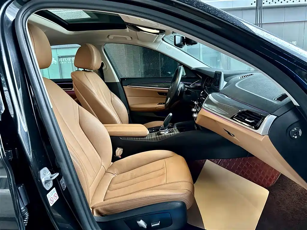 BMW 5 Series 2018 — фото 21