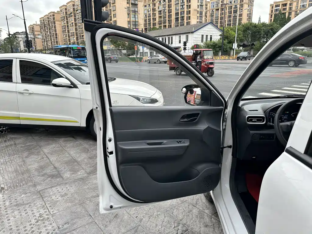 Wuling Hongguang New Energy 2024 — фото 13