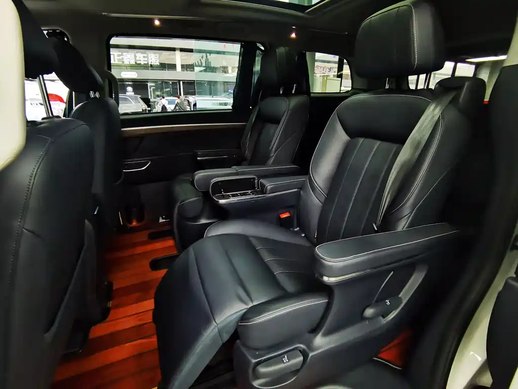 GAC Motor Trumpchi M8 2019 — фото 10