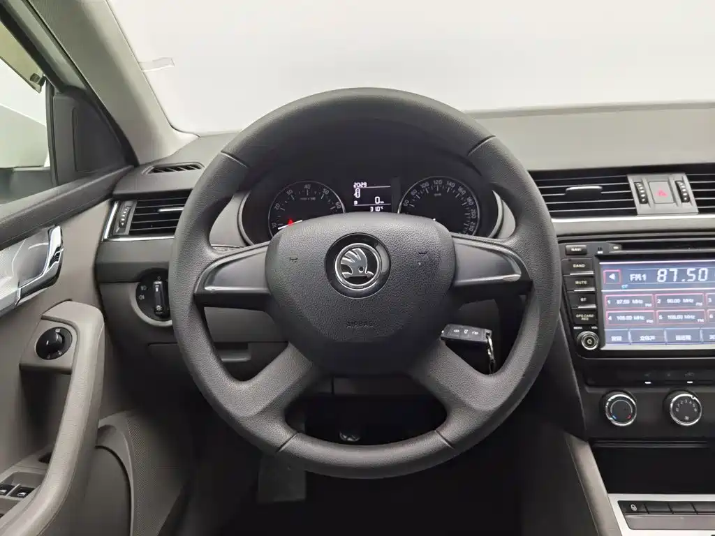 Skoda Octavia 2015 — фото 11