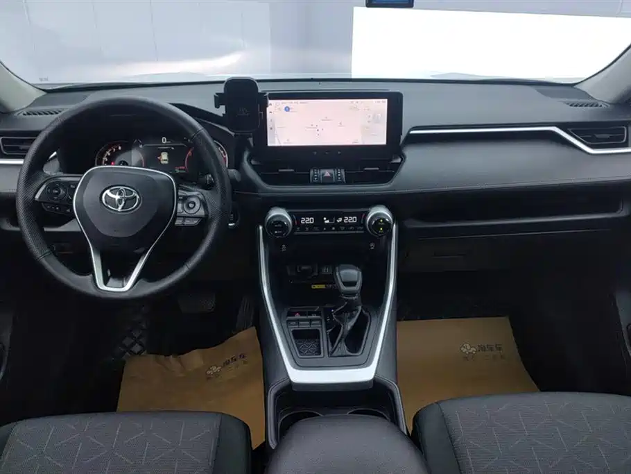 Toyota RAV4 2023 — фото 12