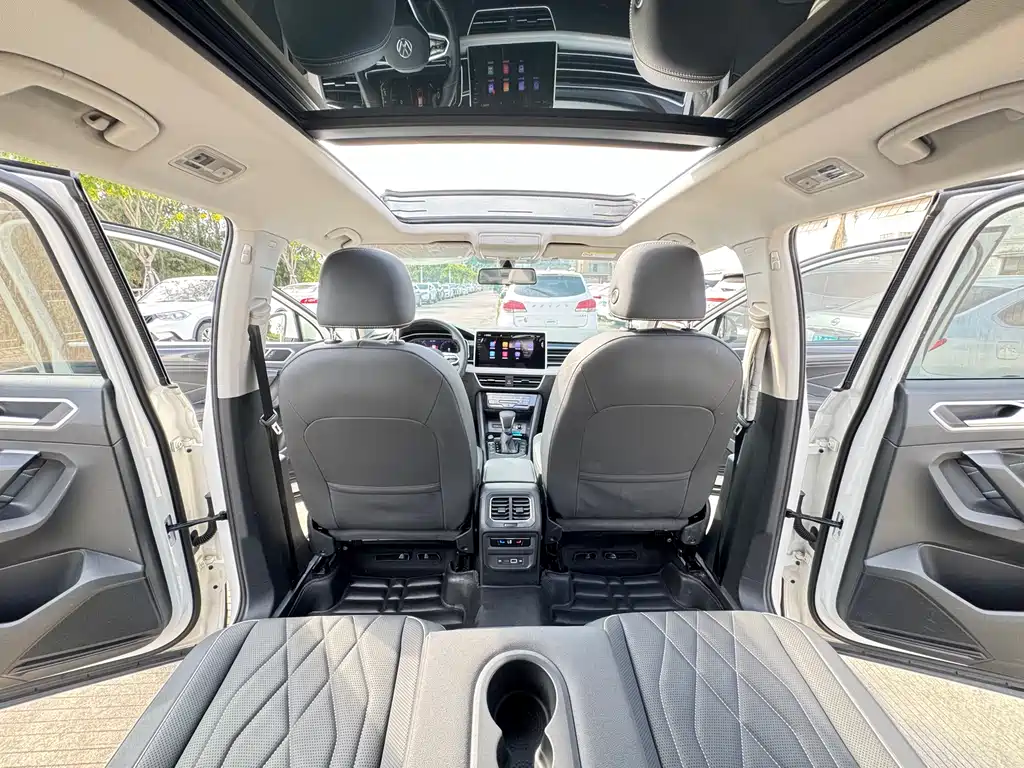 Volkswagen Tiguan L 2023 — фото 16