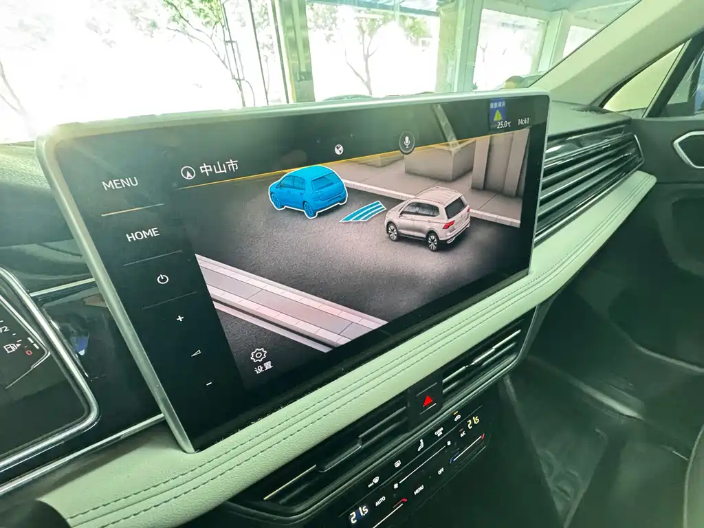 Volkswagen Tiguan L 2023 — фото 17