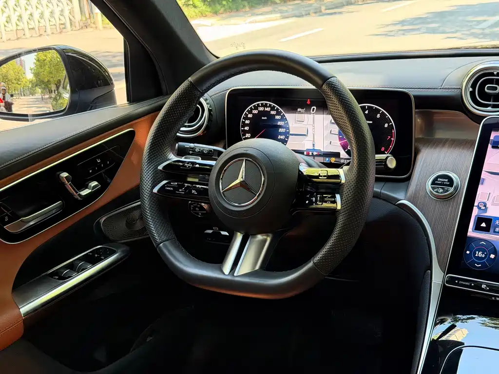 Mercedes-Benz GLC 2023 — фото 16