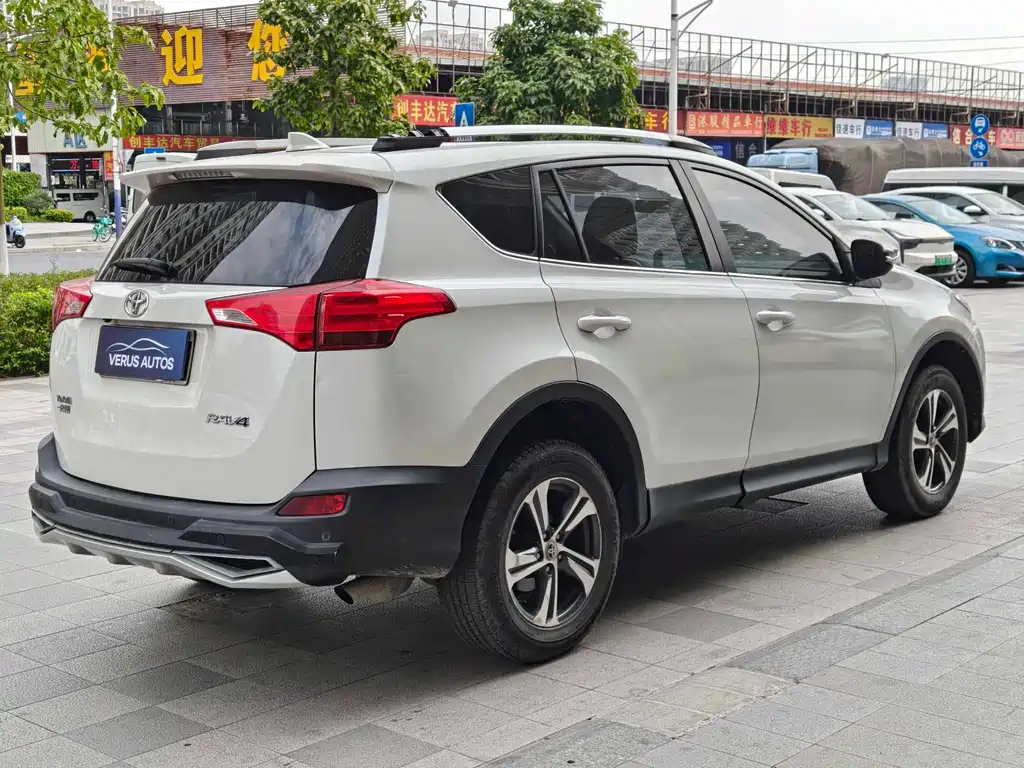 Toyota RAV4 2016 — фото 3
