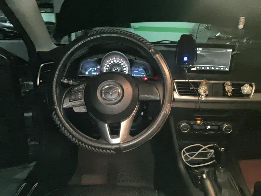 Mazda 3 Angkesela 2015
