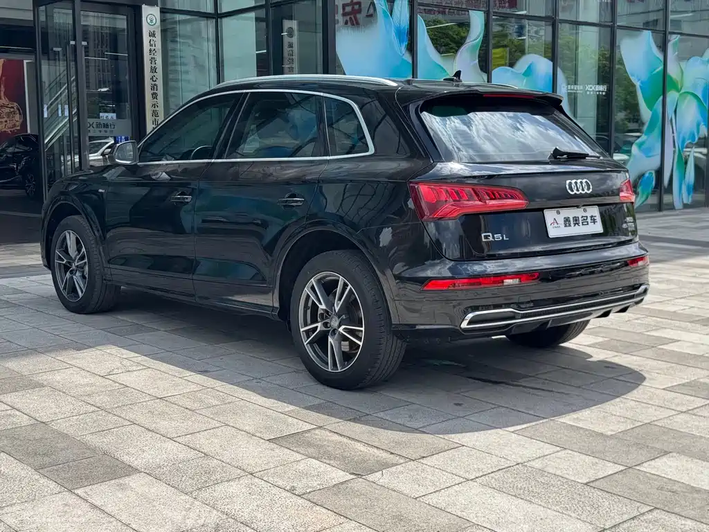 Audi Q5L 2019 — фото 6