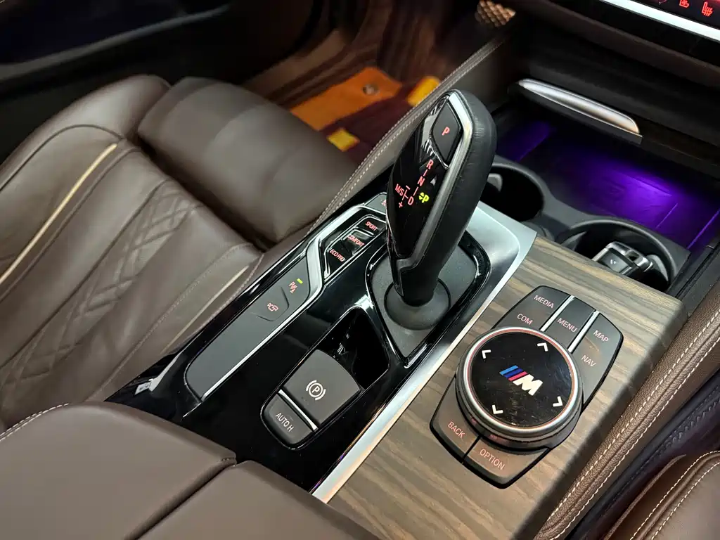 BMW 5 Series 2020 — фото 21