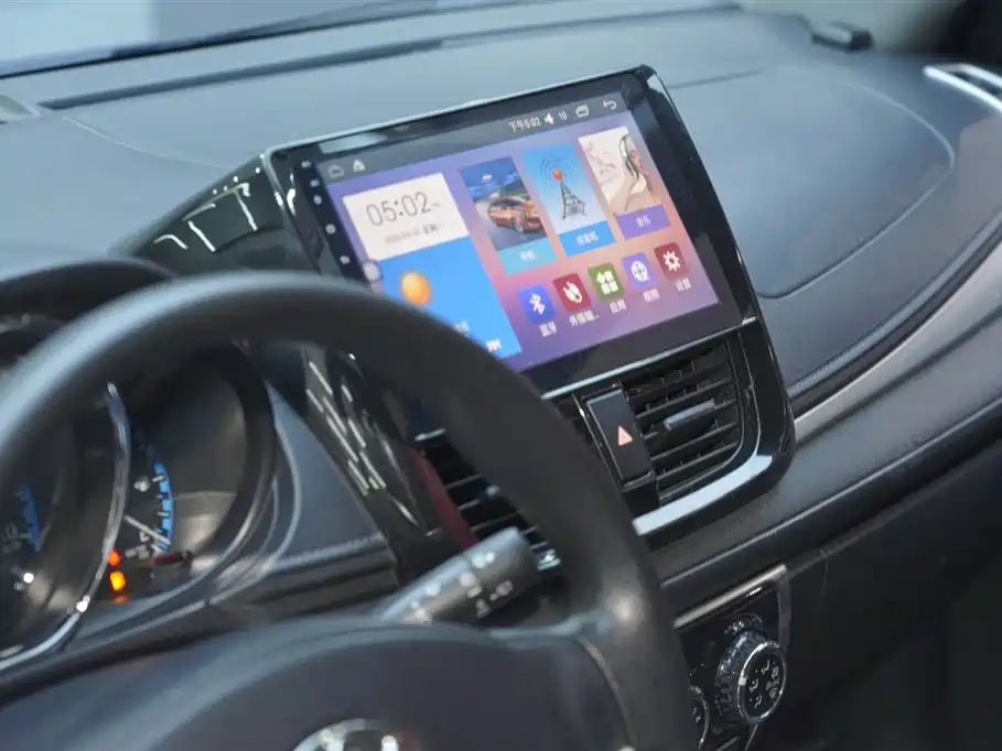 Toyota Yaris L 2017 — фото 12