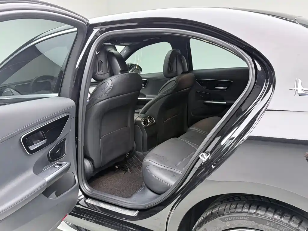 Mercedes-Benz C-Class 2023 — фото 9