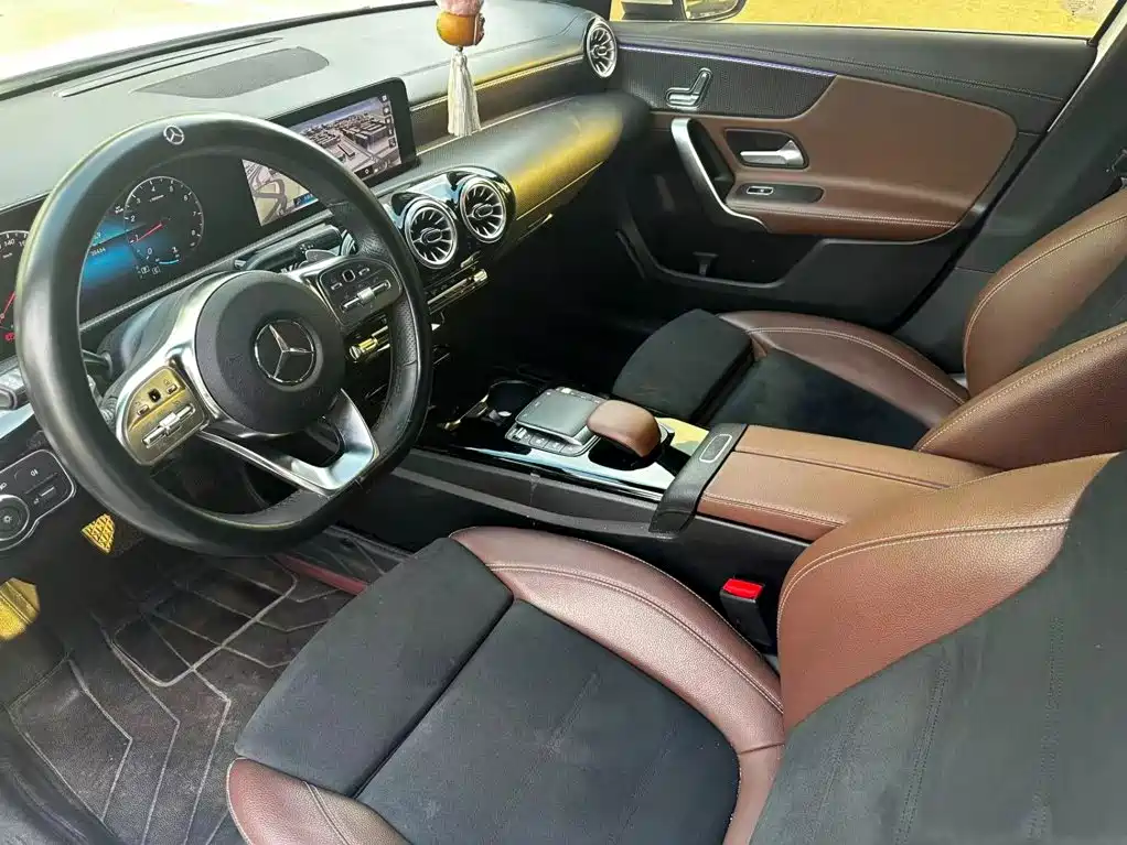 Mercedes-Benz A-Class 2023 — фото 12