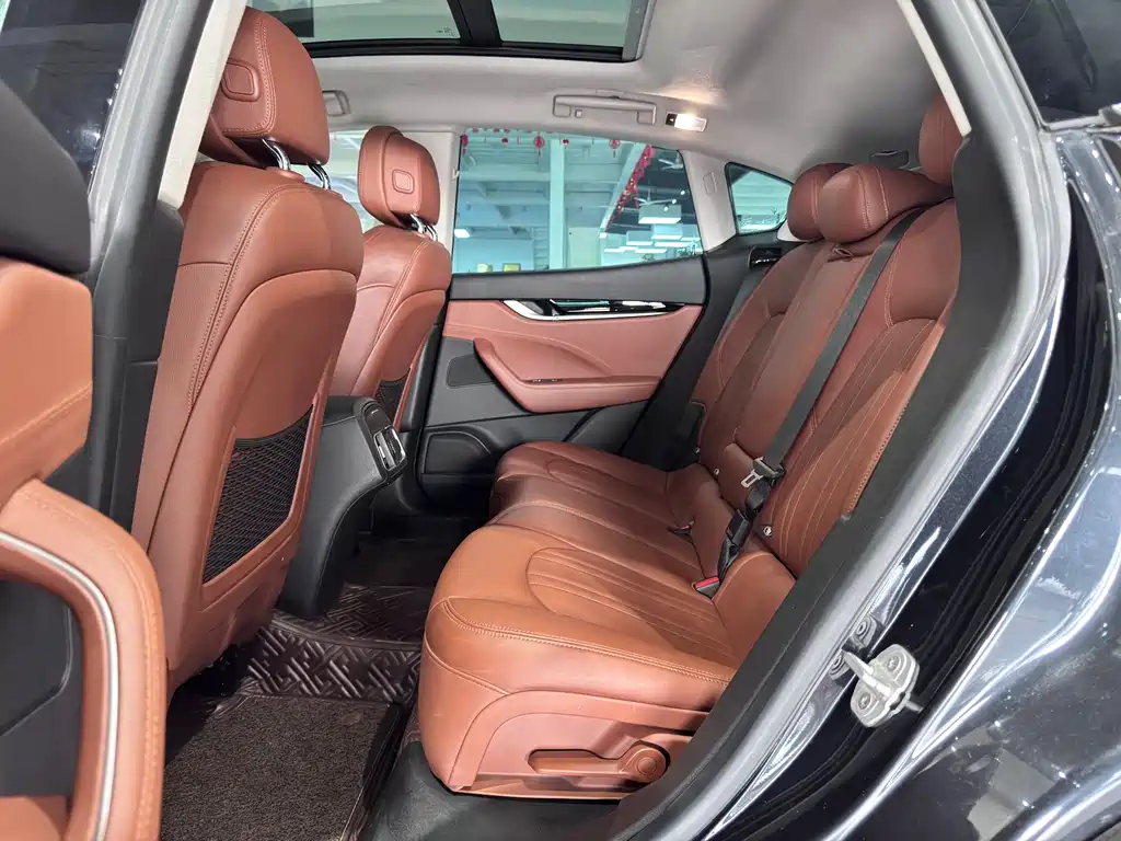 Maserati Levante 2018 — фото 30