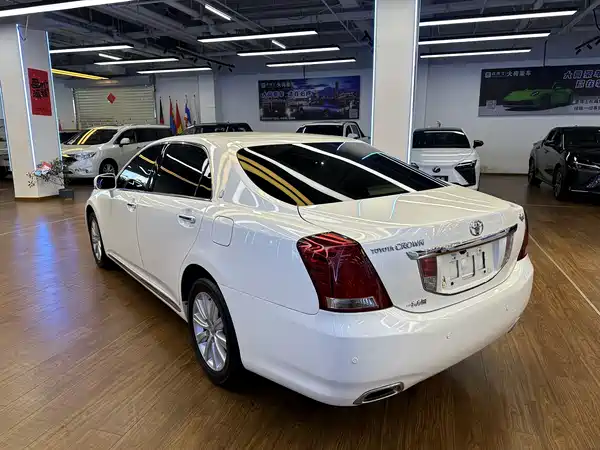 Toyota Crown 2010