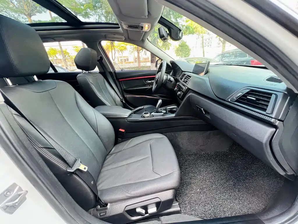 BMW 3 Series 2017 — фото 16