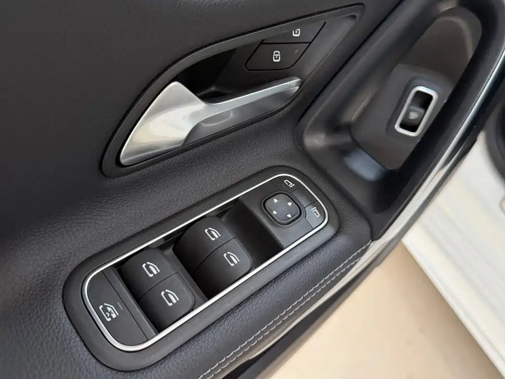 Mercedes-Benz A-Class 2023 — фото 16